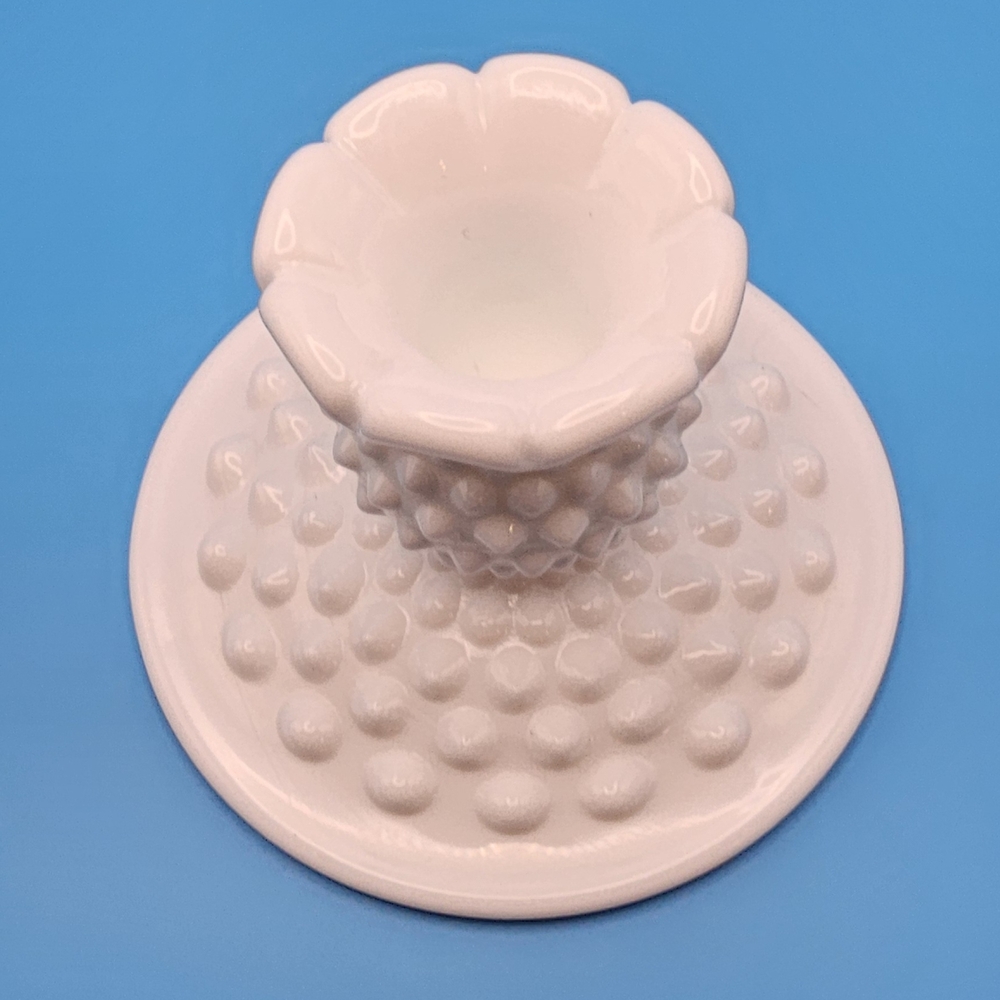 Pair Of Vintage White Hobnail Candle Holders - Picture 6 of 8